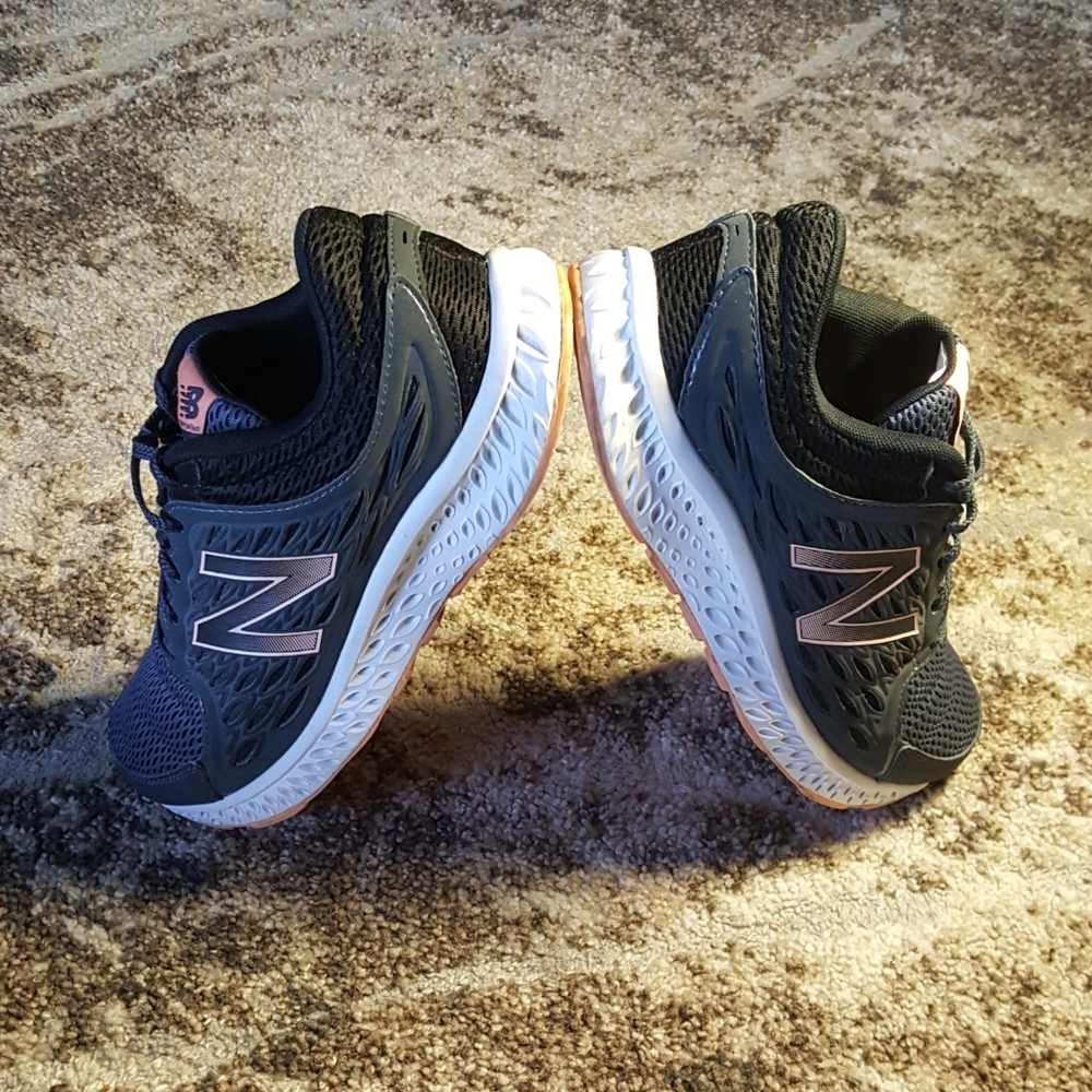 New Balance - Picture 2 of 8